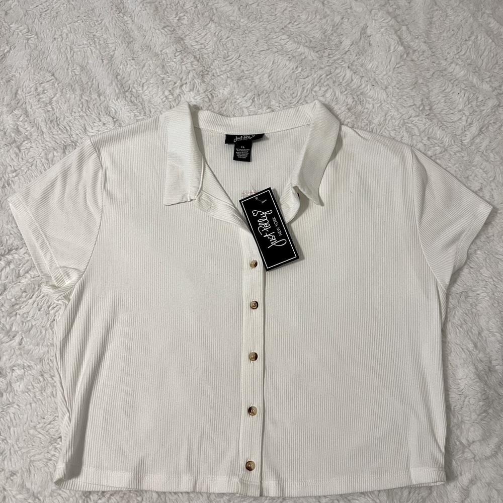 Just Polly Button-Up Crop 🤍